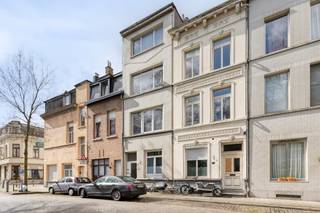 Appartement op eerste verdieping met 2 slaapkamers, ideaal voor jonge starter of als investeringsappartement.IndelingJe betreedt het appartement via...