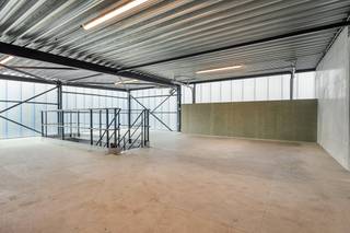 This recent SME unit for sale, with a total usable area of approximately 188 m², is located at the port of Ghent (Evergem). Due to its proximity...