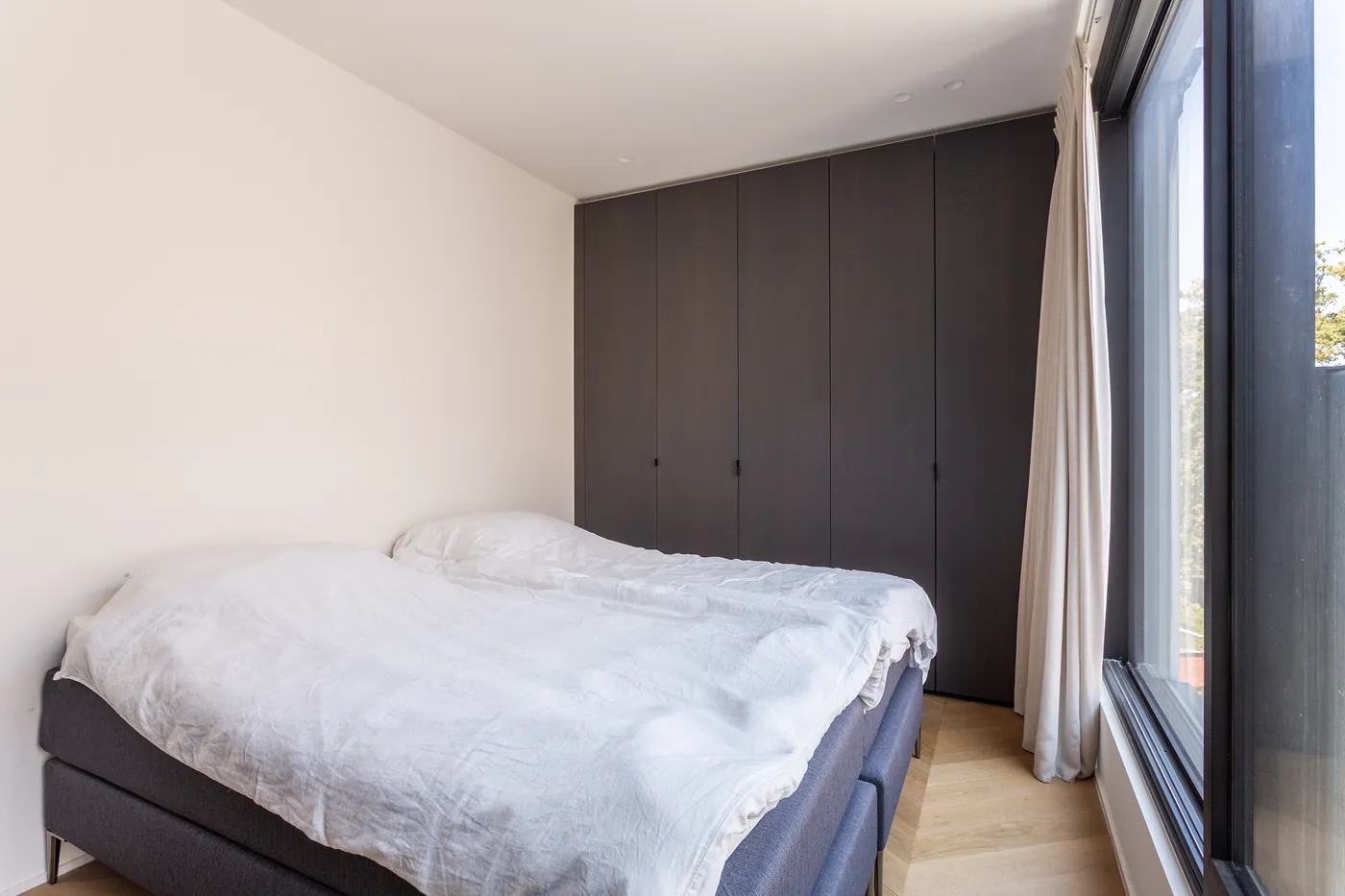 Bemeubeld ruim 2 Slaapkamerappartement op de Amerikalei in Hartje Zuid - foto 4