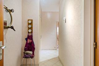 Dit gezellig appartement bevindt zich op de eerste verdieping van een relatief klein blokje in een rustige wijk in Hoevenen. Winkels, scholen en...