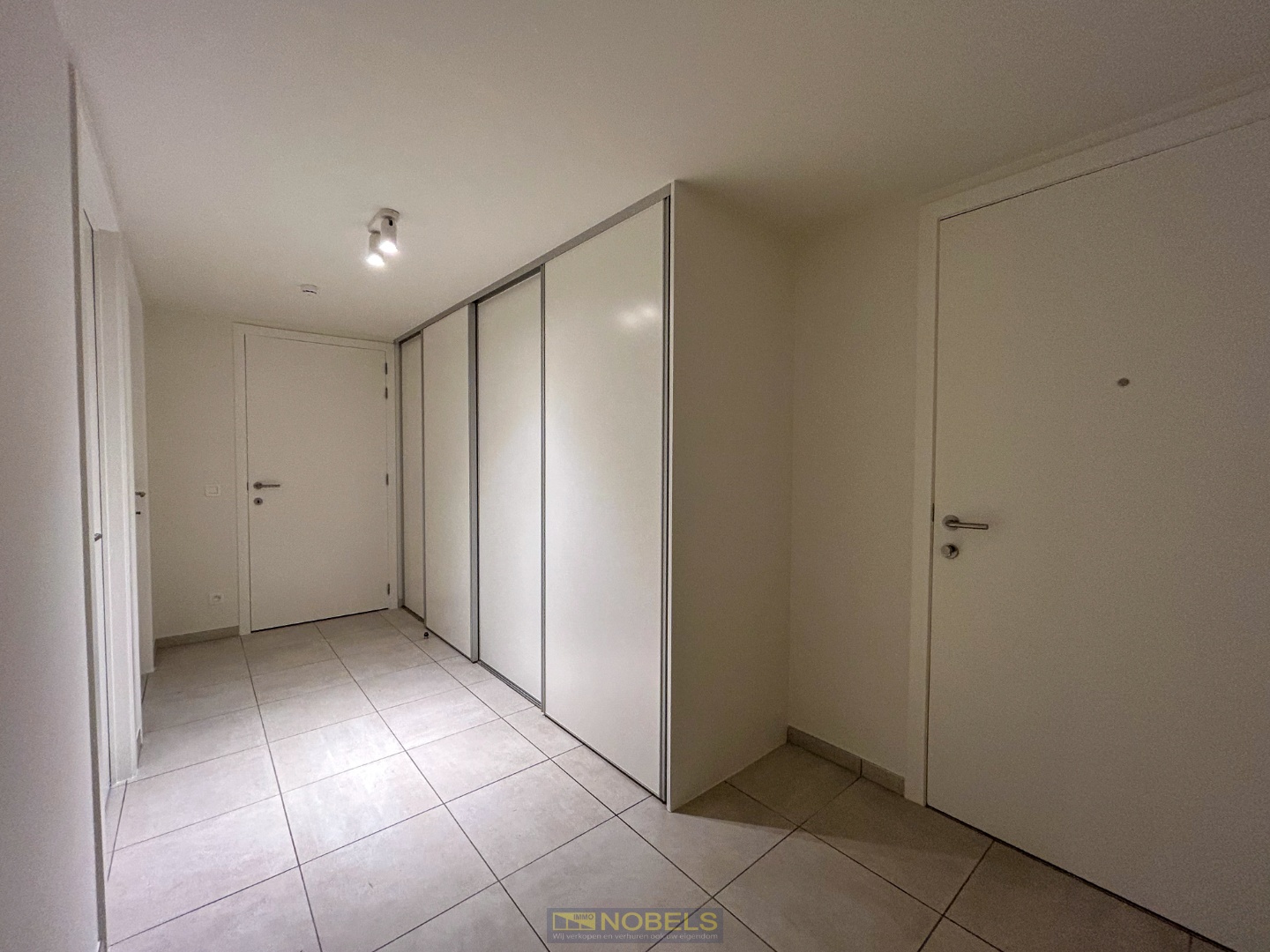 Te huur, energiezuinig 1 slaapkamer appartement met terras te Ronse - photo 2