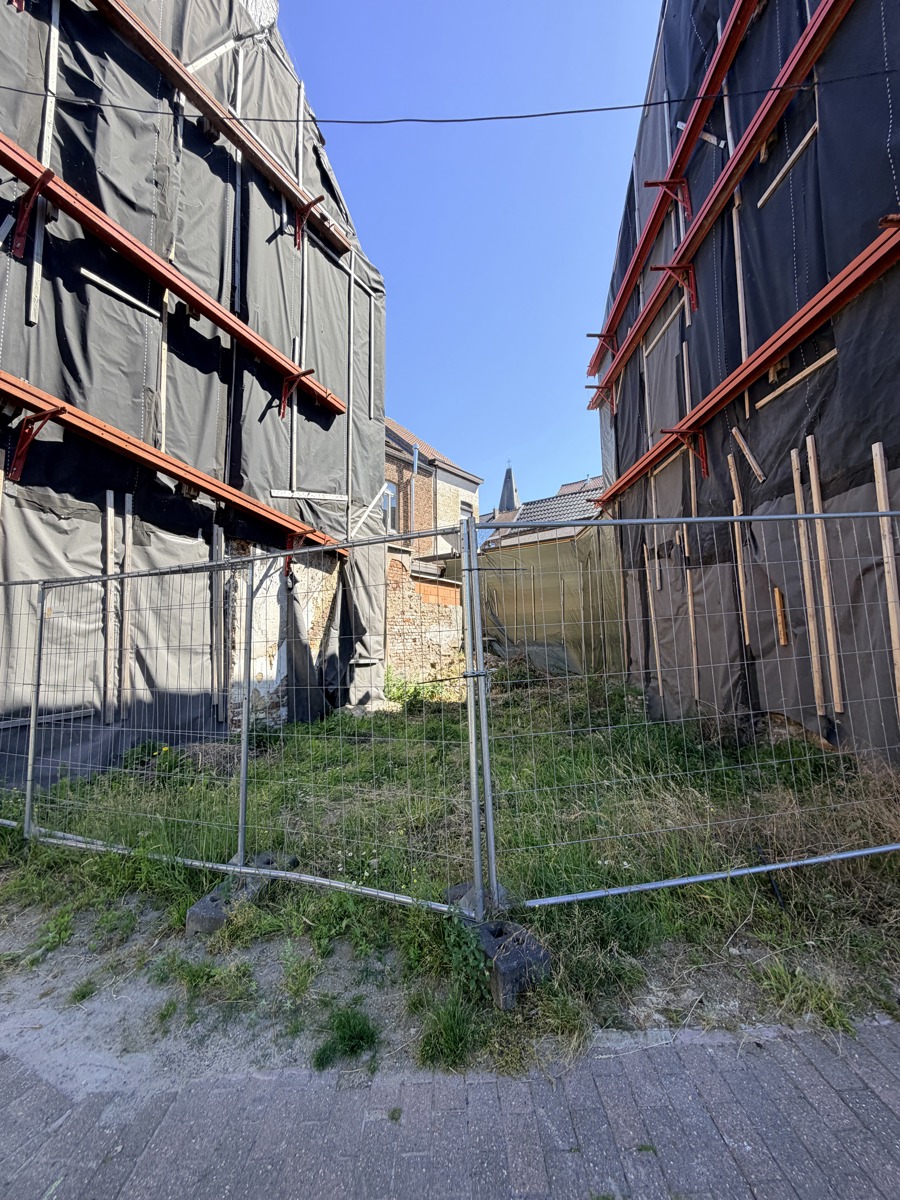 PROJECTGROND MET VERGUNNING  - foto 4