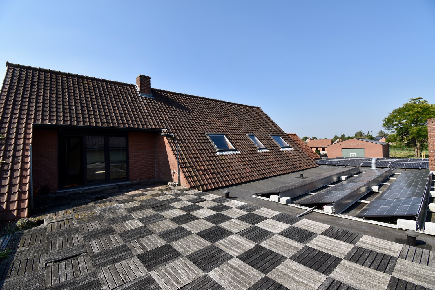 Polyvalent gebouw bestaande uit winkelruimte, appartement en loods - foto 4