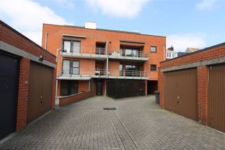 Gunstig gelegen garage, nabij Patersstraat en de ring. Gelegen achter een appartementsgebouw, afgesloten met poort. Niet gelegen in...