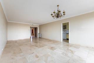 Ontdek dit lichtrijke 2-slaapkamerappartement op de 7e verdieping, ideaal voor wie op zoek is naar een charmant appartement dat met een frisse...