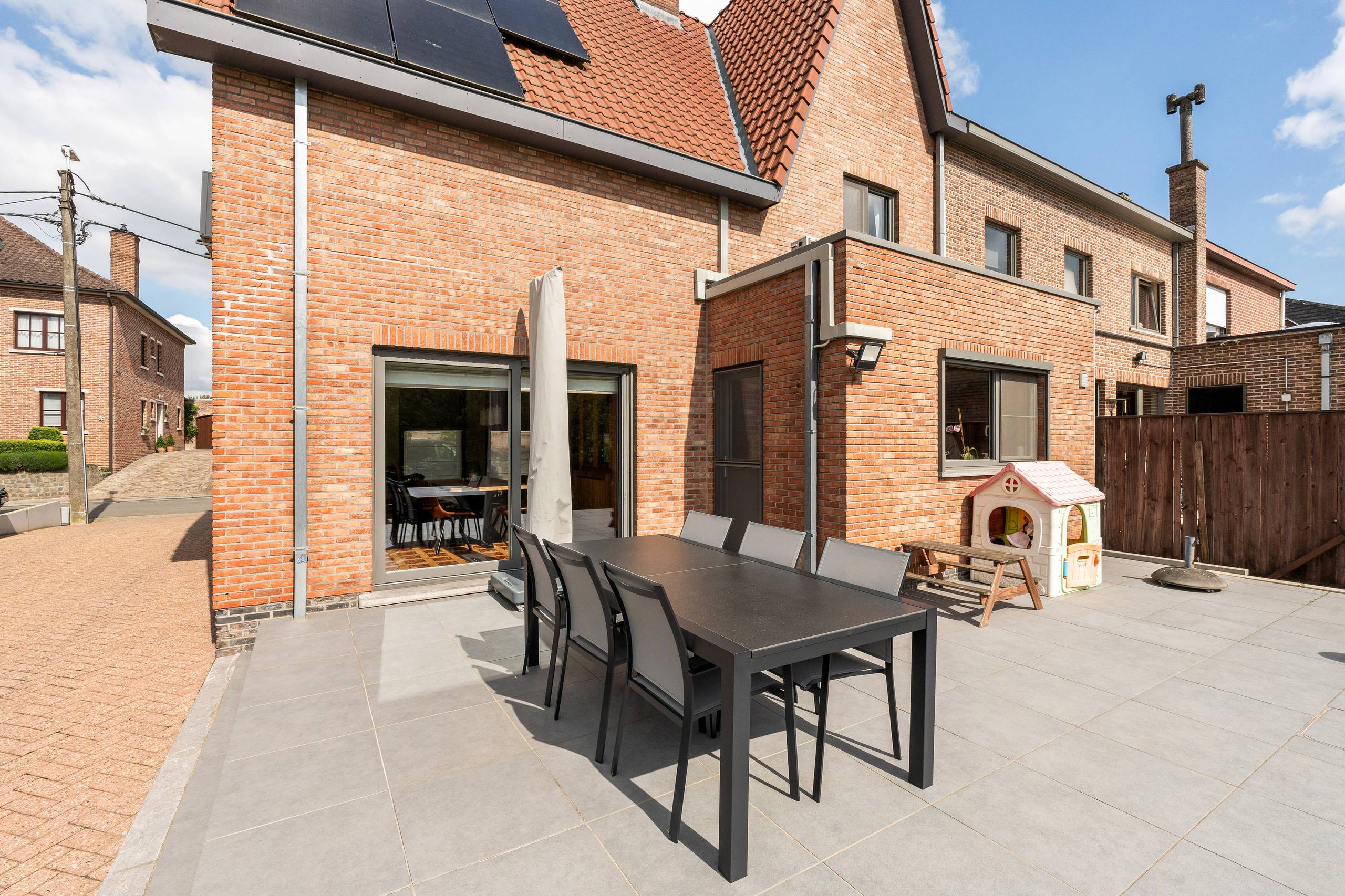 Instapklare woning met 3 slaapkamers, mooie tuin en garage - foto 3