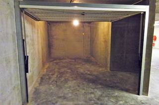 Ruime garage gelegen in ondergrondse parkeergarage.Beschikbaar: 1 augustus 2026 (vroeger bespreekbaar!)...