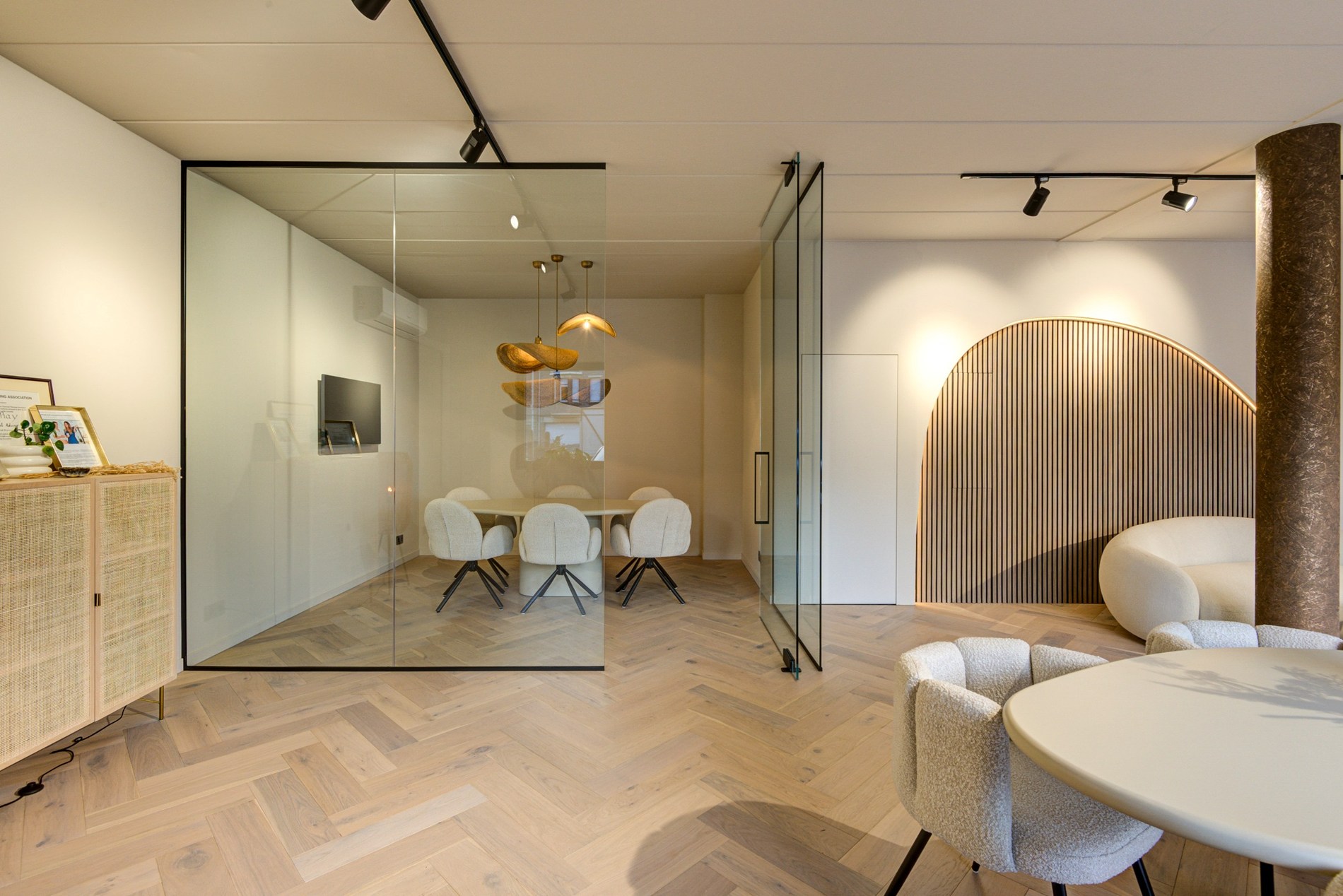 Modern &amp; High-End Kantoor met 5 Parkeerplaatsen! - foto 5