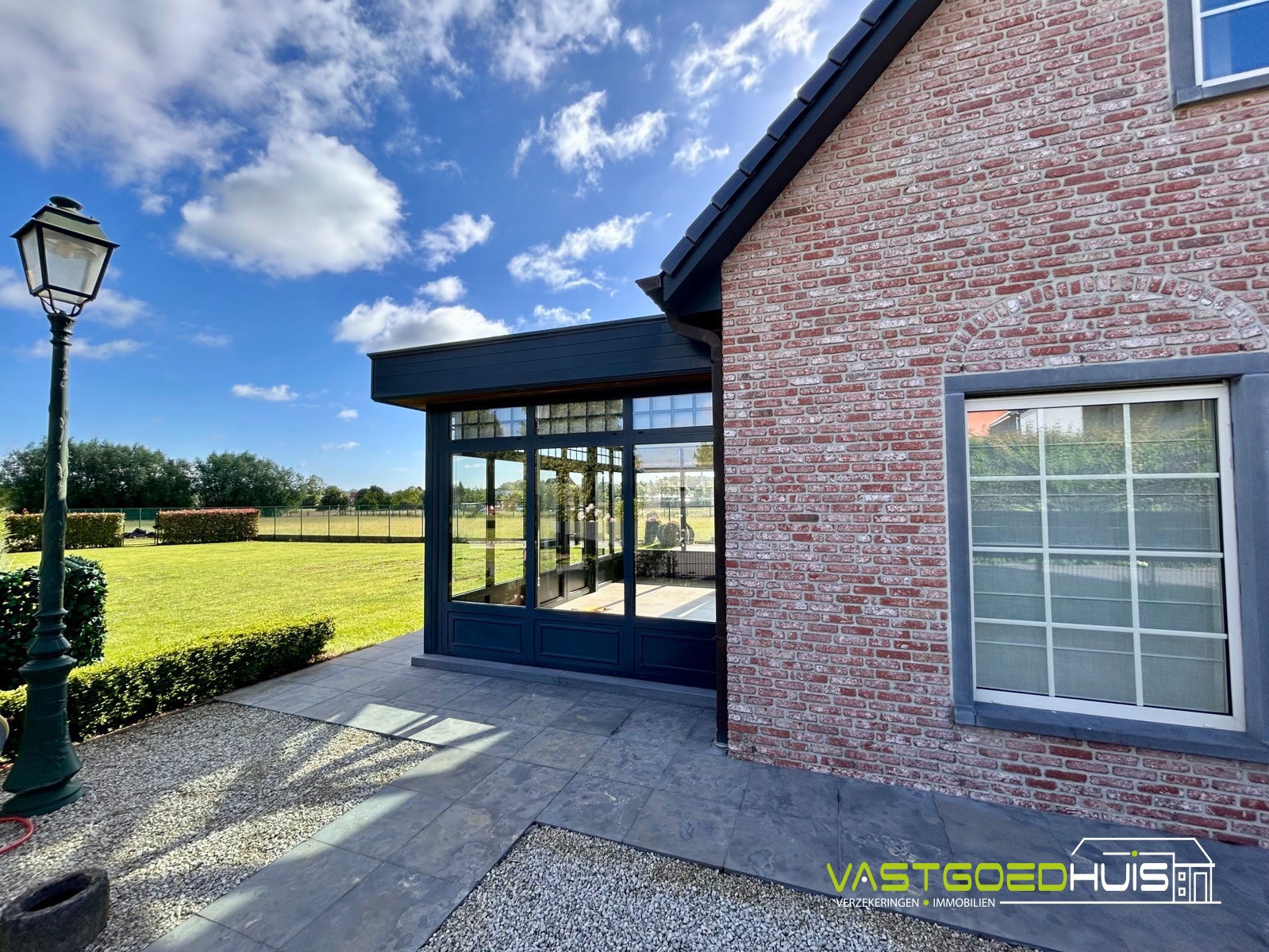 Villa met 5 slaapkamers, 2 badkamers, garage en tuin! - foto 4