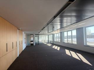 Dit moderne kantoorgebouw met eigentijdse architectuur is gelegen op een strategische locatie in Dilbeek / Groot-Bijgaarden, vlak naast de E40 en...