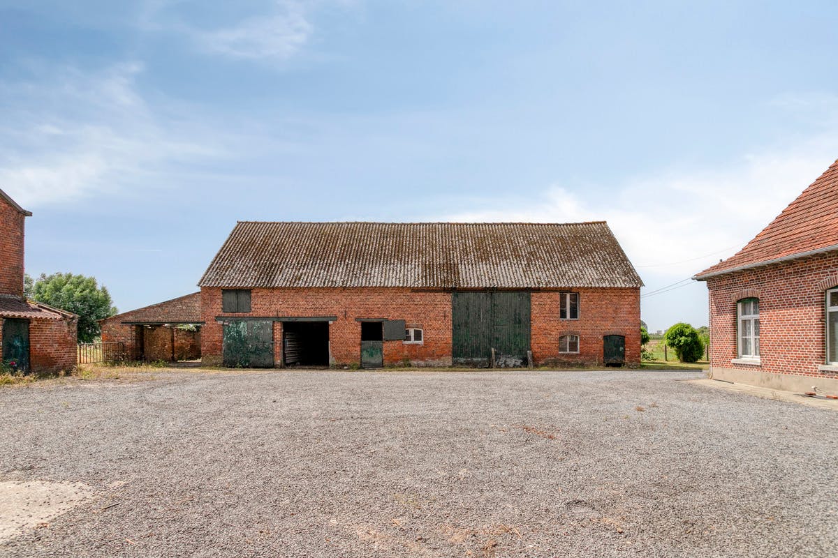 Te renoveren hoeve met landbouwgrond te koop in Wervik!  - foto 4