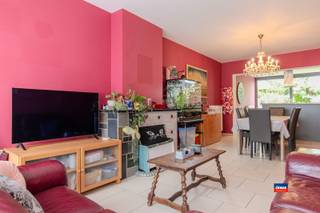 <p><span>HOBOKEN | GUNSTIG GELEGEN GEZINSWONING MET DRIE SLAAPKAMERS, ZOLDERKAMER EN TUIN OP EEN TOTALE GRONDOPPERVLAKTE VAN 168m² | EPC C |</span></p><p><span>Indeling als volgt: gelijkvloers: voortuin - inkomhal/traphal - toilet - wasplaats/bergplaats - leefruimte - open, volledig geïnstalleerde keuken - tuin.</span></p><p><span>Eerste verdieping: traphal - slaapkamer1 - slaapkamer2 - kinderkamer of bureau - badkamer met douche. </span></p><p><span>Tweede verdieping: zolderkamer te bereiken via vaste trap.</span></p><p><span>Droge kelder. Solide betonconstructie. Elektrische installatie conform het AREI en asbestveilig.</span></p><p><span>Deze woning is gunstig gelegen in een doodlopende straat in een aangename woonwijk.</span></p><p><span>Openbaar vervoer, scholen, winkels, openbaar zwembad en park Sorghvliedt liggen in de onmiddellijke omgeving. </span></p><p><span> </span></p>