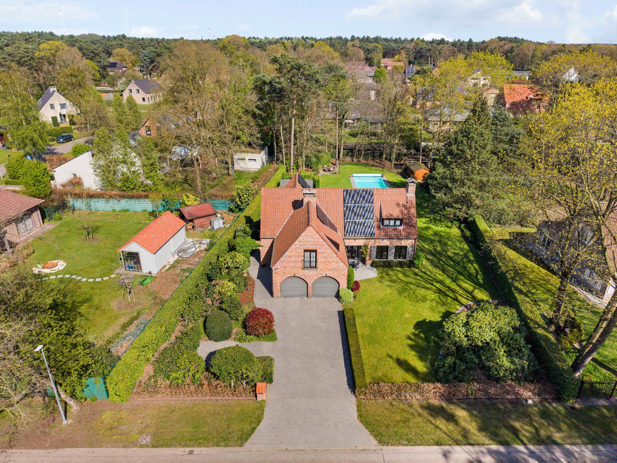 Ruime woning met 4 slaapkamers, bureel en zwembad op een perceel van ca 1874m². - foto 5