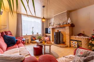 In een rustige straat vlak bij het centrum van Ieper wacht deze verrassend ruime woning op een nieuwe eigenaar. Met 3 slaapkamers, een grote...