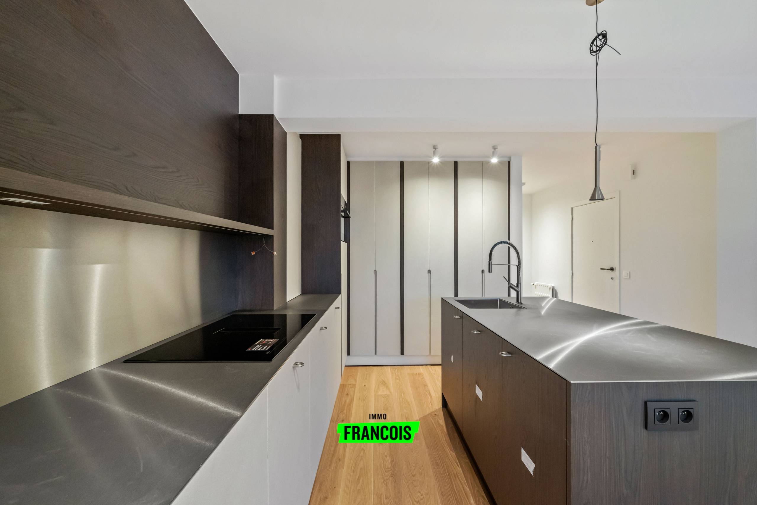 Hoogwaardig gerenoveerd appartement op gegeerde locatie aan het Prinses Clementinaplein te Oostende. - foto 5