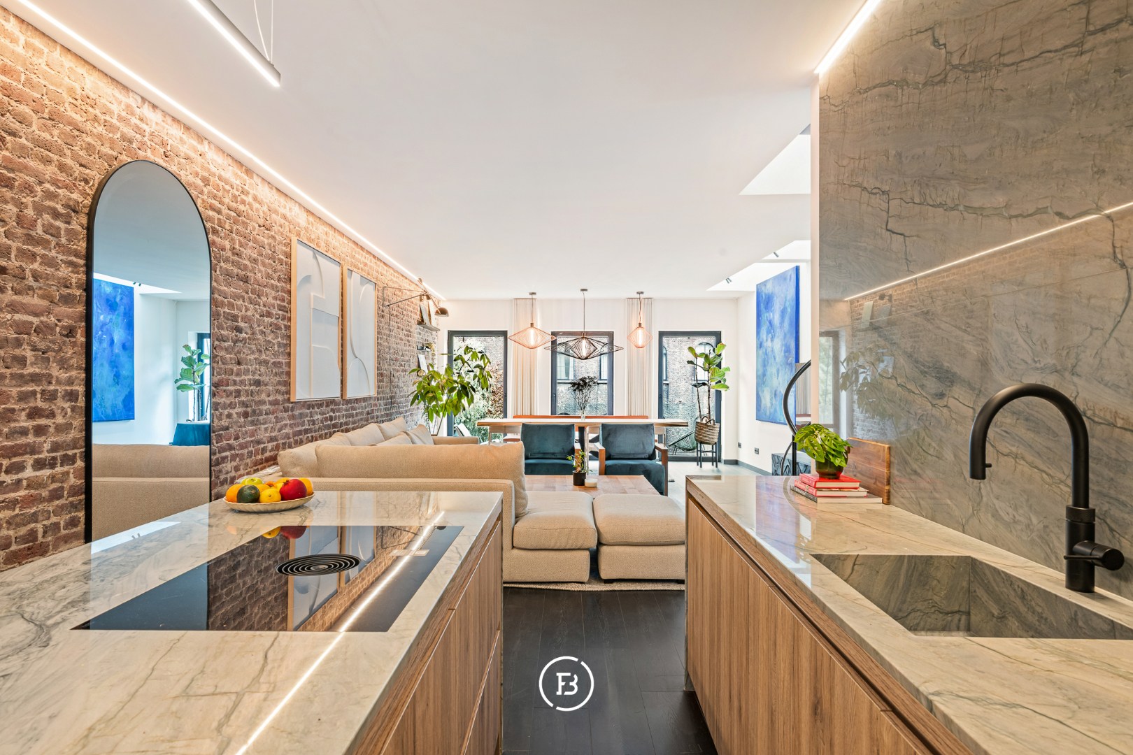 Appartement en duplex unique avec vue sur l'eau et terrasse sur le toit dans le quartier historique du Patershol. - photo 4