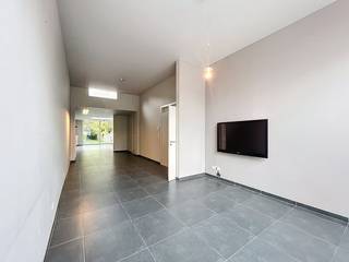 Maison confortable de 3 chambres avec terrasse et jardin ensoleillé à louer, située au Gistelse Steenweg 85 à Sint-Andries. Cette maison...