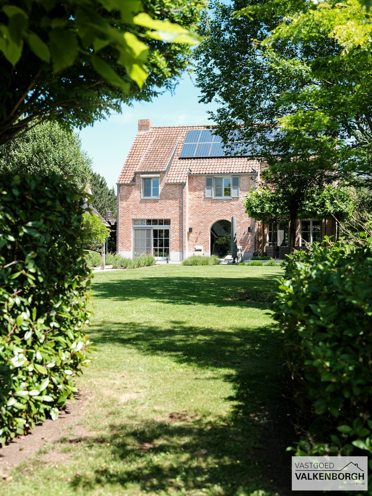 Karaktervolle villa met ruime tuin en uitzonderlijke mogelijkheid tot aankoop van aanpalende weidegrond (1,12 ha). - foto 4
