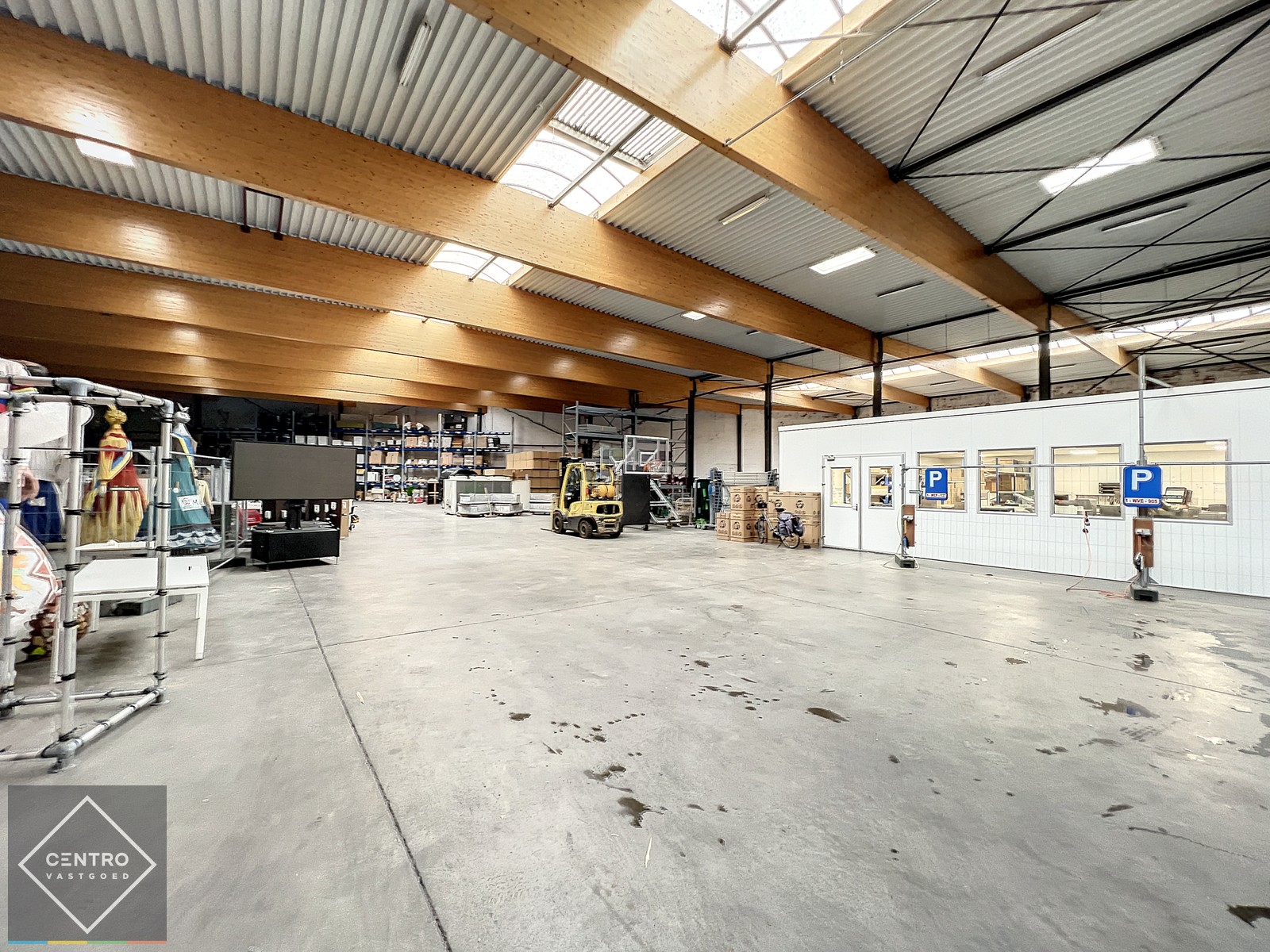 Opslagplaats ( ± 2.700m²) met 4 sectionale poorten en VH van 7m te ROESELARE ! - foto 3