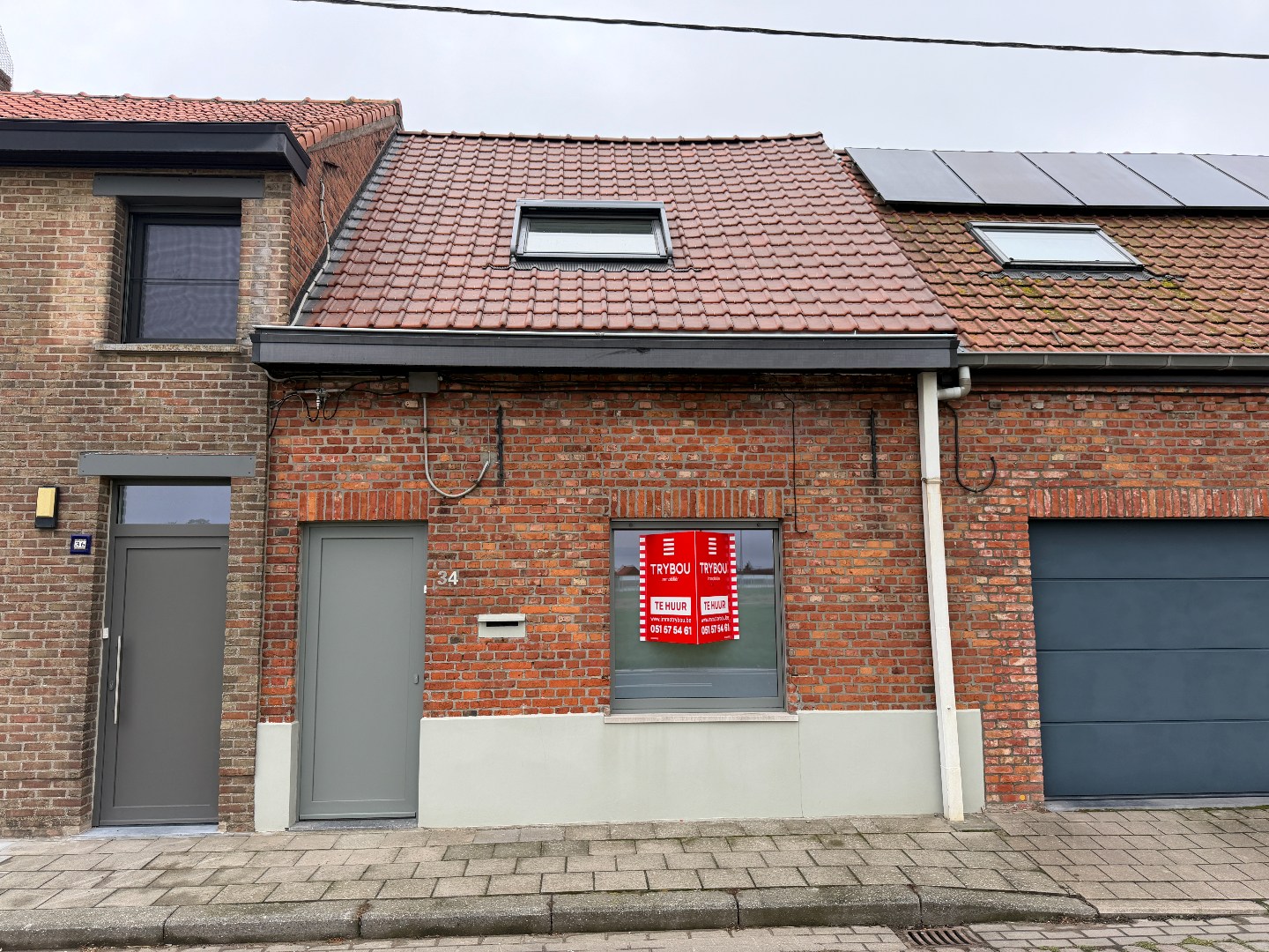 Vrij vanaf 1 oktober2 kleine slaapkamers en 1 grote slaapkamer. De woning wordt verwarmd op gasEPC D
