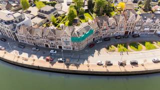 Altijd al gedroomd van een unieke herenwoning in het hart van Dendermonde, met zicht op het water? Zoek niet verder!Deze uitzonderlijke eigendom...