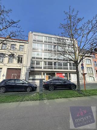 Op een topligging aan de Guffenslaan 28 bus 15, pal in het bruisende centrum van Hasselt, bevindt zich dit appartement op de bovenste verdieping...