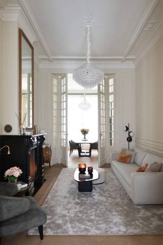 Avenue du Parc – In een statig herenhuis uit het begin van de 20ste eeuw, met slechts drie residenties, bevindt zich dit...