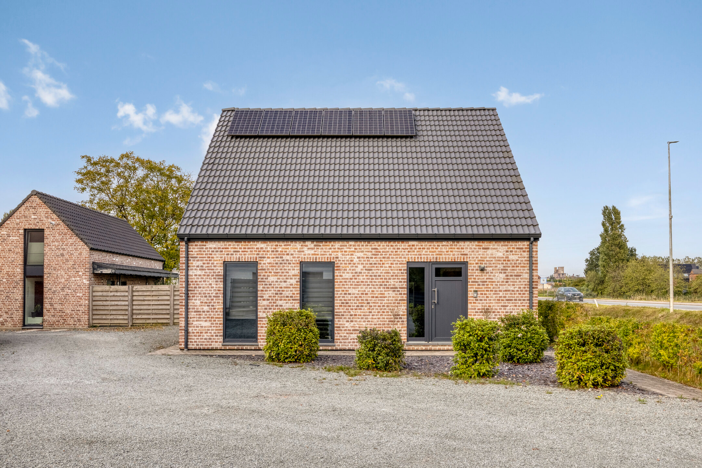 Ruime gezinswoning met bijgebouw, stallen en weiland in uitstekende staat - foto 3