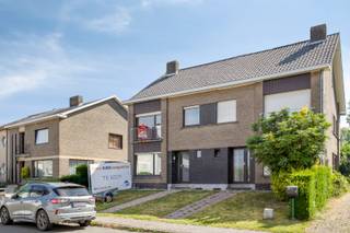 Nabij het centrum van Zottegem is deze woning jouw buitenkans!De Voetbalstraat ligt op een paar stappen van het centrum maar toch rustig gelegen.Deze...
