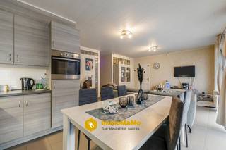 Woning met 2 appartementen te koop in Wachtebeke!<br /><br />In de Smishoek 9 vindt u deze ruime woning, opgedeeld in twee afzonderlijke appartementen met een totale bewoonbare oppervlakte van 279 m². Beide appartementen hebben een EPC C en delen een gemeenschappelijke binnenkoer met berging/fietsenstalling. Het gelijkvloerse appartement (Smishoek 9) beschikt over één slaapkamer en een bureauruimte (of tweede slaapkamer), terwijl het appartement (Smishoek 9A) vier slaapkamers telt. Beide wooneenheden zijn momenteel verhuurd, wat dit pand bijzonder interessant maakt als opbrengsteigendom. De huurder van 9A zegt binnenkort op, waardoor eigen bewoning bovenaan mogelijk is, gecombineerd met verhuur van het gelijkvloers.<br /><br />Troeven:<br />2 appartementen<br />Totale bewoonbare opp.: 279 m²<br />EPC-label C<br />Beide momenteel verhuurd<br /><br />Indeling:<br />Smishoek 9 (gelijkvloers – 77 m²). Leefruimte met veel lichtinval • Keuken met alle voorzieningen • 1 slaapkamer + bureauruimte/2de slpk • Badkamer met dubbele lavabo, bad en toilet • Wasplaats met extra douche.<br />Smishoek 9A (duplex – 202 m²). Gelijkvloers: ruime keuken en eetplaats • Wasplaats met douche. Eerste verdieping: 3 slaapkamers, lichtrijke living, vernieuwde badkamer met bad, dubbele lavabo en toilet. Tweede verdieping: grote 4de slaapkamer of hobby-/bureauruimte.<br /><br />Bezoekdag op zaterdag 29 november van 10u tot 12u – enkel op afspraak!<br />Bel 0492 97 47 00 of mail naar nathalie@immomamo.be.