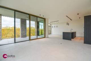 Stijlvolle penthouse op toplocatie met uniek zicht op de Vaart Deze luxueuze en zonovergoten penthouse met twee terrassen bevindt zich op een...