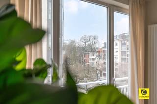 Stijlvol gerenoveerd 2-slaapkamerappartement met zonnig terras te Berchem - HarmonieOntdek dit prachtig gerenoveerde appartement van 95 m² met een...