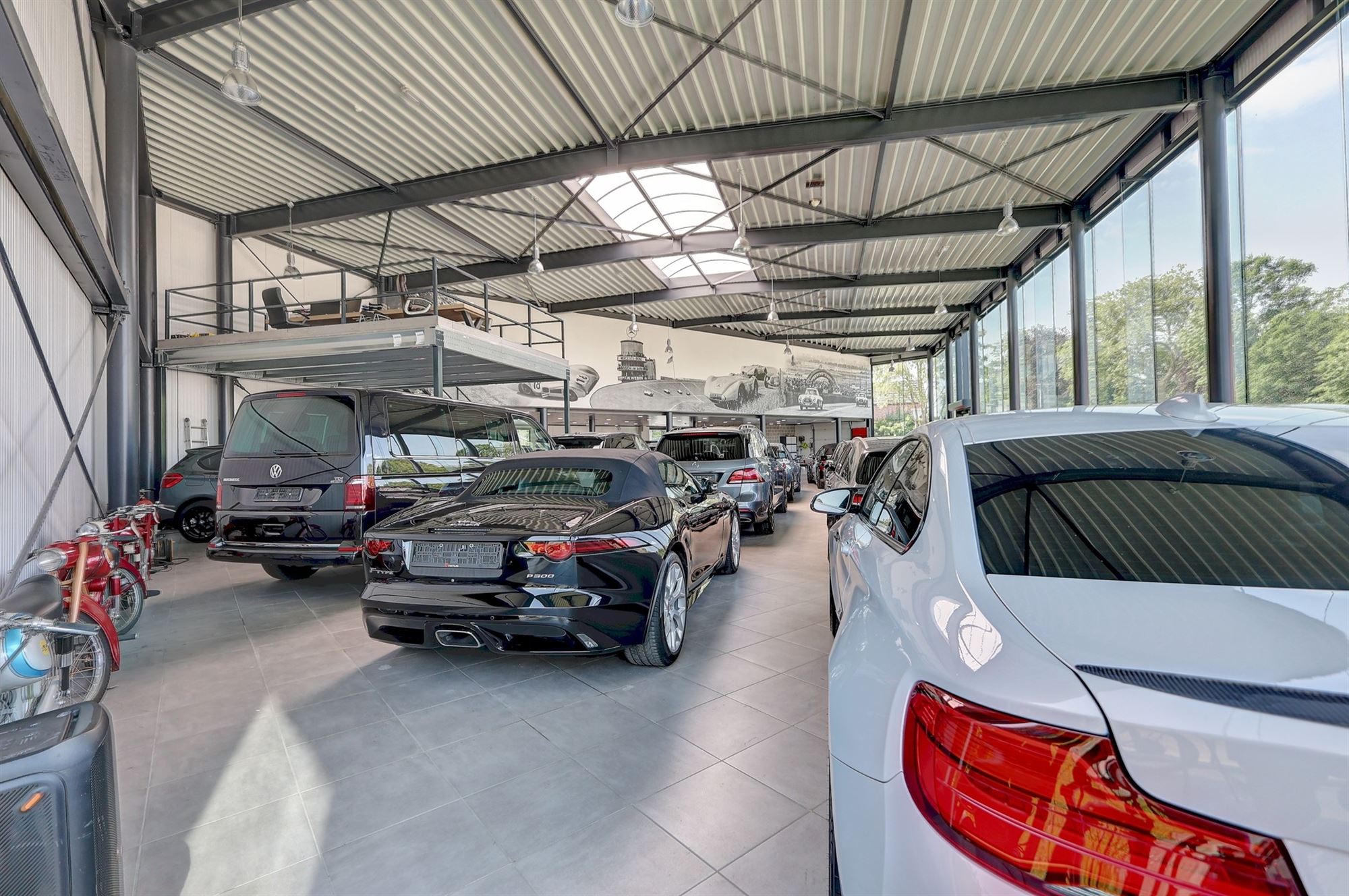 Zeer ruime showroom op een mooie zichtlocatie - foto 4