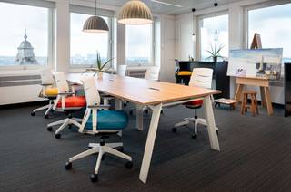 Instapklare kantoren te huur in Brussel.Dit gebouw biedt privékantoren, coworkingruimtes en vergaderzalen die u flexibel kunt gebruiken volgens uw...