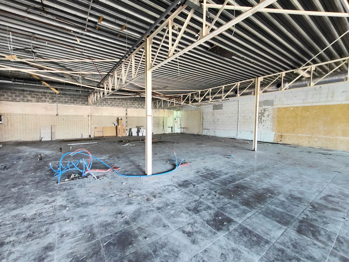 300 m² HANDELSPAND TE HUUR OP EEN ABSOLUTE TOPLOCATIE IN BRUGGE! - foto 4