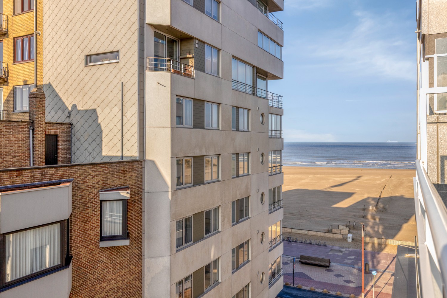 Duplexappartement met zonnig dakterras en zijdelings zeezicht. - foto 3