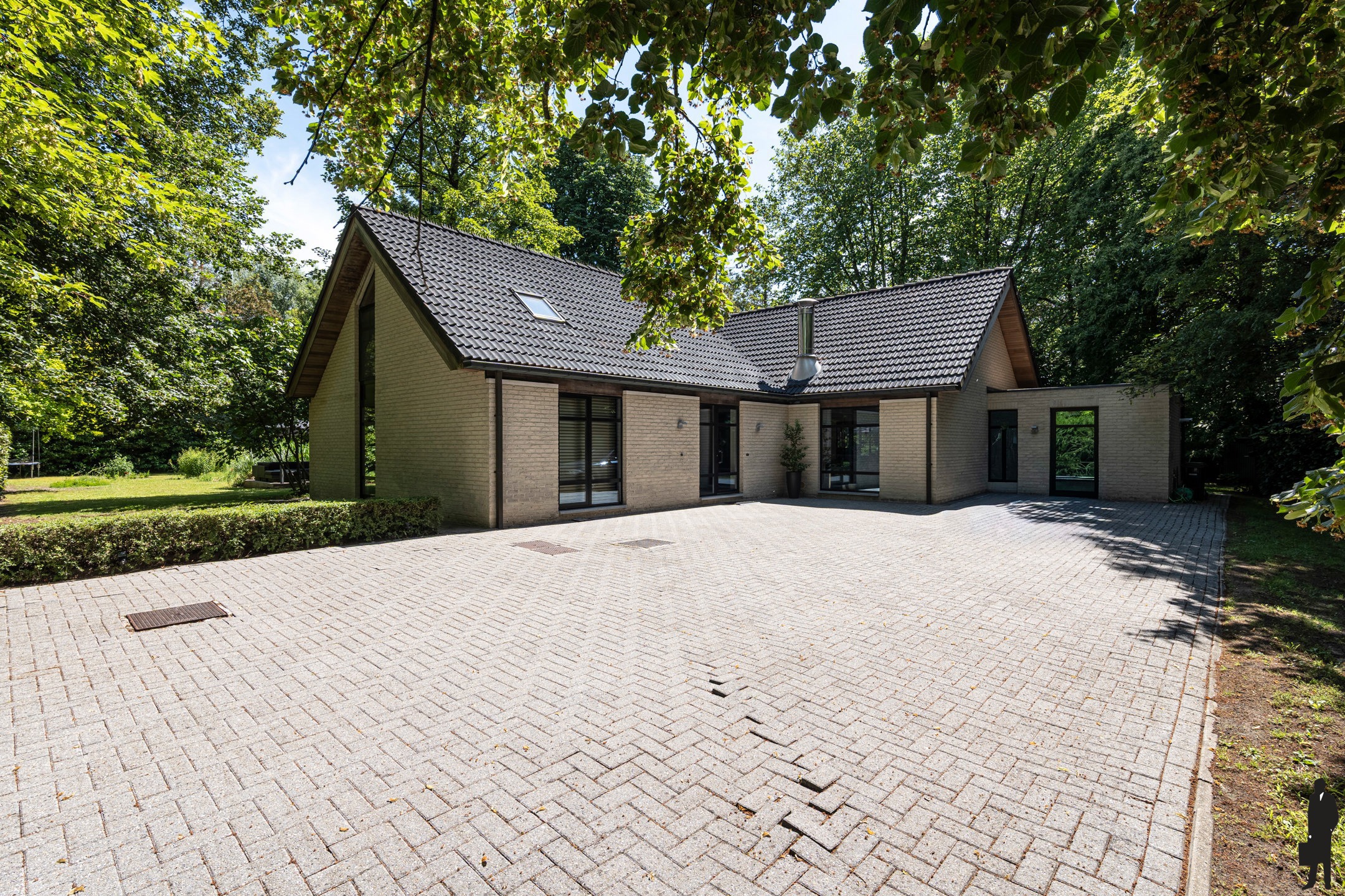Villa op ca. 2565 m² met orangerie, stallen en privacy - foto 3