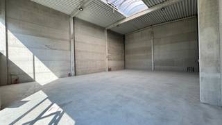 Ideaal gelegen in Kampenhout, perfect voor ondernemers die op zoek zijn naar een combinatie van werkruimte, showroom en opslag. Waarom is dit dé...