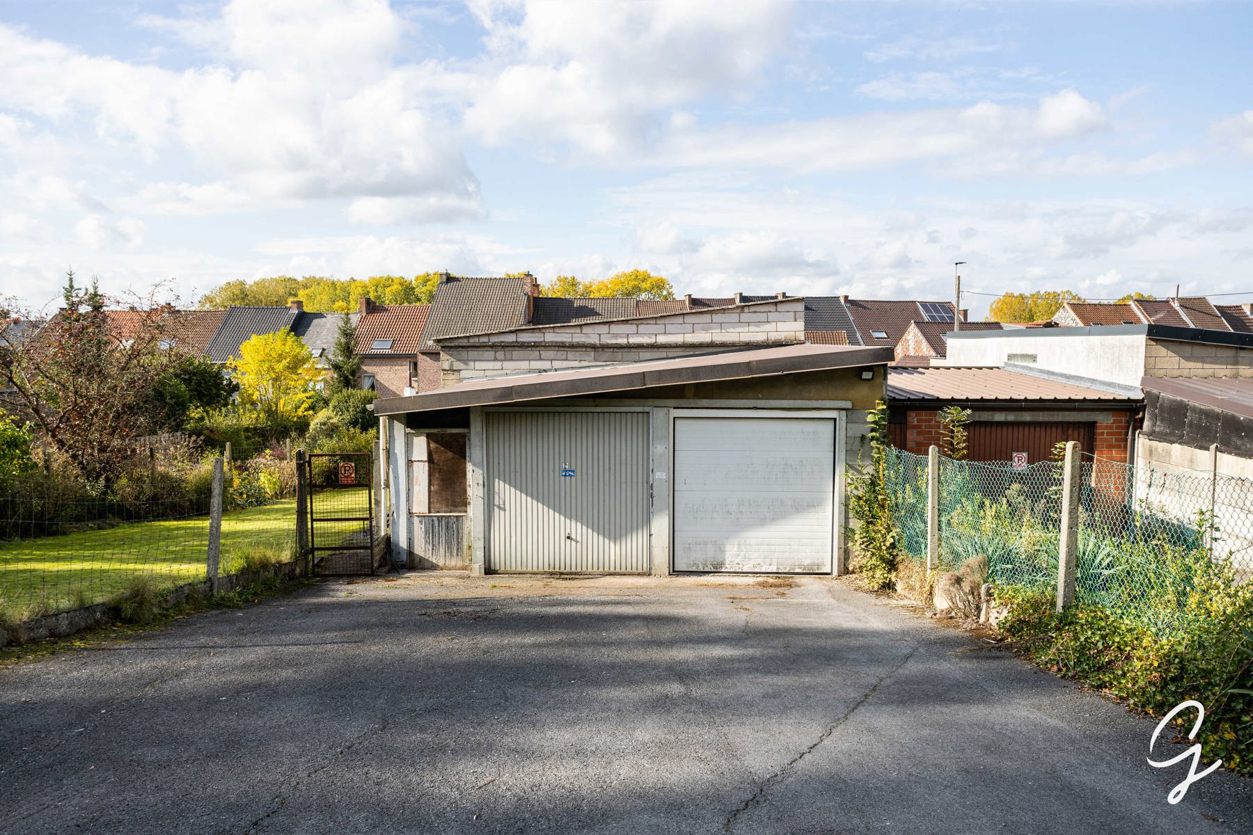 Ruime garage met 9 autostaanplaatsen - foto 5