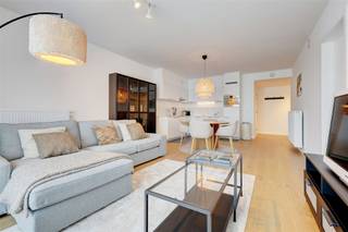 <p><span>This </span><span>brand new apartment</span><span> is located in a new building on the corner of Plantin and Moretuslei and Provinciestraat in the center of Antwerp. The </span><span>location is super central</span><span> with all stores, downtown, public transport and Antwerp Central Station within walking distance. </span></p><p><span> </span></p><p><span>The apartment is located on the </span><span>5th floor </span><span>and was completely </span><span>furnished to perfection</span><span>. Also amenities such as washing machine, dryer, iron,.... </span> everything<span>is provided</span><span>. </span><span> There </span><span>are 3 bedrooms</span><span>, </span><span>3 bathrooms</span><span>, </span><span>2 terraces</span><span>, as well as a communal </span><span>bike shed </span><span>and even a </span><span>gym</span><span>!</span></p><p><span> </span></p><p><span>Layout</span></p><p><span>- entrance hall</span></p><p><span>- guest toilet</span></p><p><span>- living room and dining room</span></p><p><span>- open fitted kitchen</span></p><p><span>- terrace 1 (5m²) south-west facing</span></p><p><span>- bedroom 1 with bathroom (shower and sink)</span></p><p><span>- night hall</span></p><p><span>- storage room with washing machine and dryer</span></p><p><span>- bedroom 2 with bathroom (shower and sink)</span></p><p><span>- terrace 2 (4m²) east facing</span></p><p><span>- bedroom 3</span></p><p><span>- bathroom 3 with bath, double sink and toilet</span></p><p><span> </span></p><p><span>General building</span></p><p><span>- built in 2023</span></p><p><span>- elevator</span></p><p><span>- bicycle storage</span></p><p><span>- free fitness on floor 1</span></p><p><span> </span></p><p><span>Details</span></p><p><span>- available from 01/10/2025</span></p><p><span>- fully furnished </span></p><p><span>- rent 1.950 euro + provision 200 euro per month (heating included)</span></p><p><span> </span></p><p><span>Are you interested in this furnished apartment for rent in Antwerp center, are you looking for other real estate or do you want to know the value of your property? Then BOLT immo is the right place for you! We will gladly help you.</span></p>