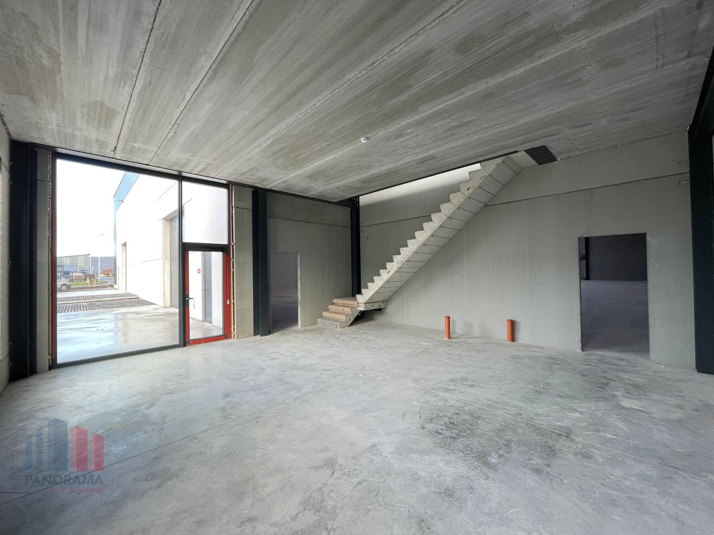 MAGAZIJN VAN 917 m² MET KANTOOR TE KOOP IN OOSTKAMP - foto 5
