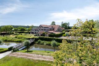 Overname aandelen van de vennootschap (schuldenvrij) is eveneens mogelijk zodat u geen registratierechten dient te betalen.De totale...