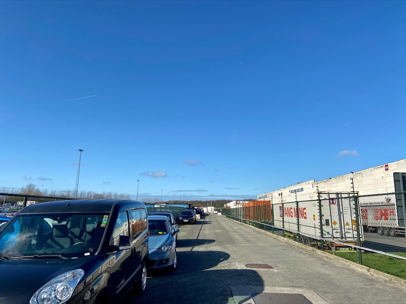 1.250 m² de parking le long de l'autoroute A12 - photo 4