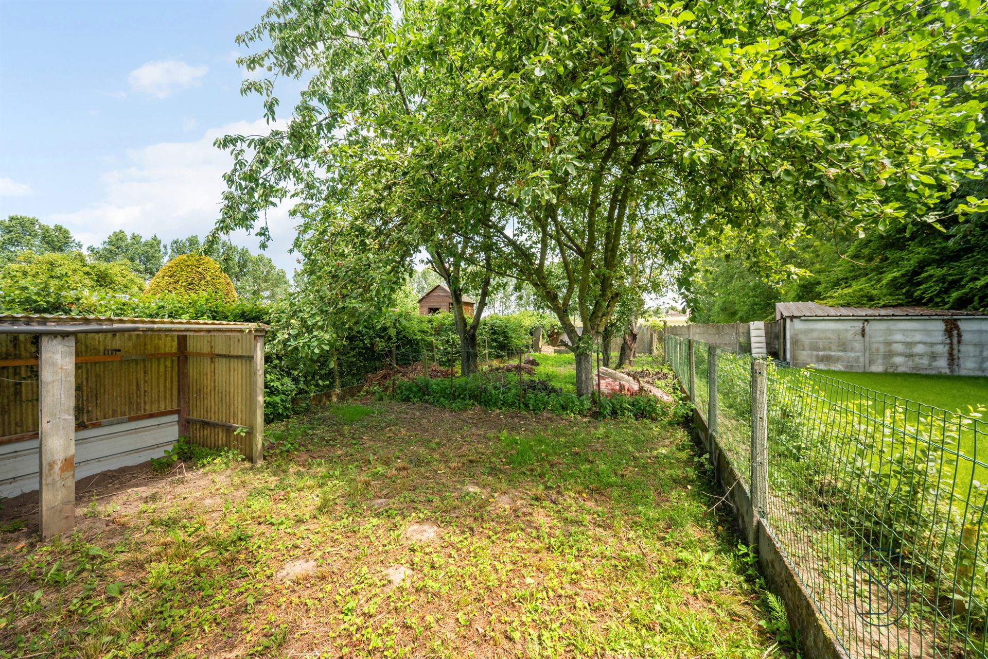 Mooie gerenoveerde halfopen woning met tuin in Saint-Sauveur - foto 4