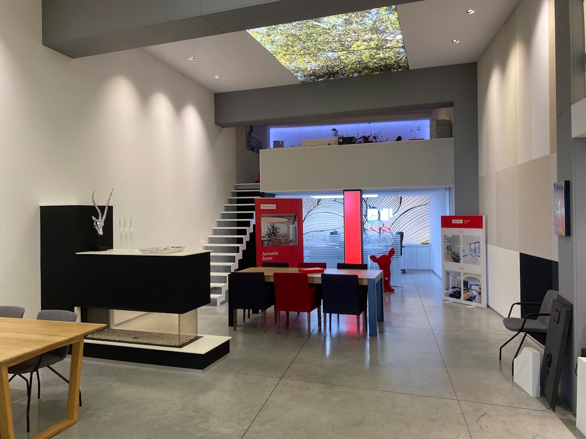 Opslagplaats met toonzaal en kantoor op invalsweg te Roeselare - foto 5