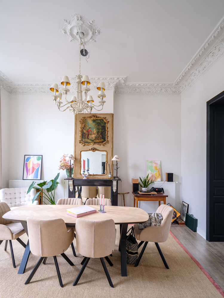 Klassevol en authentiek appartement van 119 m² met west-gericht balkon in statig herenhuis. - foto 3