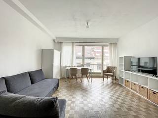 EMAIL: demis.hardiquest@weinvest.be//TEL: +32 493 83 73 13<br /><br />We Invest is pleased to present this beautiful furnished apartment, ideally located at 53 Rue Capitaine Crespel in Ixelles, one of Brussels’ most sought-after neighbourhoods.<br /><br />The property enjoys an exceptional location in a lively and highly desirable area. In the immediate vicinity, you will find numerous shops, restaurants, cafés, supermarkets, as well as schools and universities. The neighbourhood is perfectly served by public transport (bus, tram, metro), offering quick access to the city centre, the European institutions, and other parts of Brussels. Nearby green spaces and cultural venues further enhance the pleasant and dynamic urban lifestyle, ideal for city lovers.<br /><br />The apartment is fully furnished and comprises a comfortable and bright living area, a fully equipped kitchen, a functional bathroom, and a toilet. The layout has been designed to offer maximum comfort and practicality, allowing the future tenant to move in without any additional arrangements.<br /><br />Rent: € 980 / month<br />Monthly charges: €150, including a provision for hot water, heating, and maintenance of the common areas<br /><br />Energy performance (PEB): F<br /><br />Available immediately!<br /><br />For more exclusive properties, visit www.weinvest.be