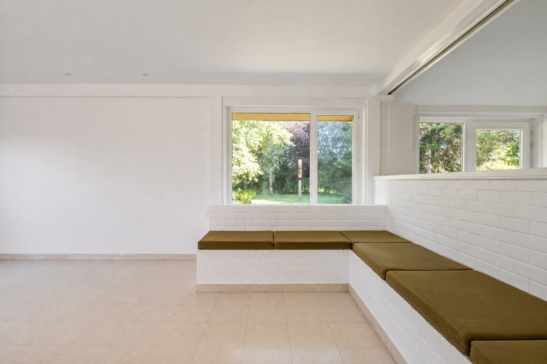 Unieke architecturale villa in een groene omgeving - foto 4