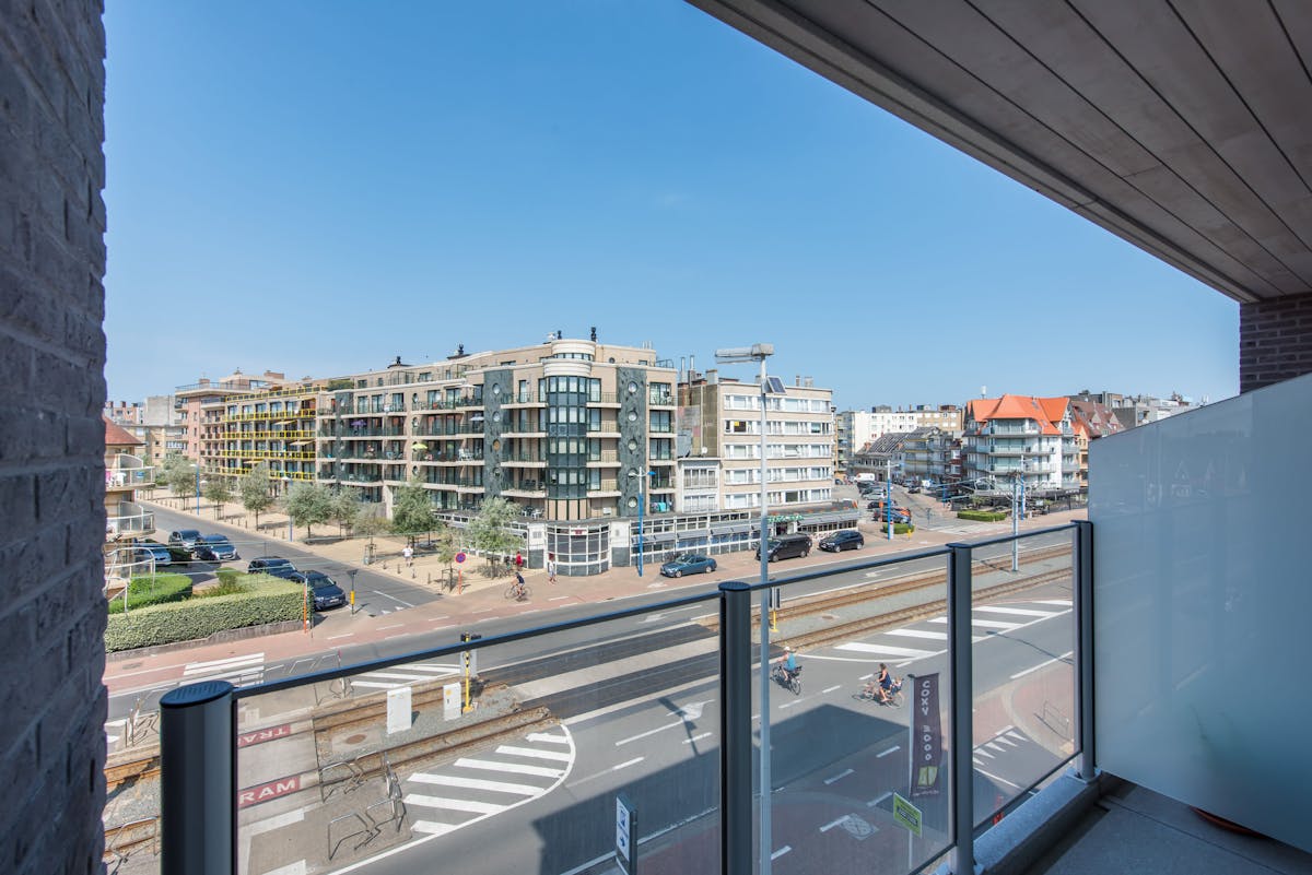 Ruim appartement (94m²) met 2 slaapkamers in Koksijde-Bad - foto 2