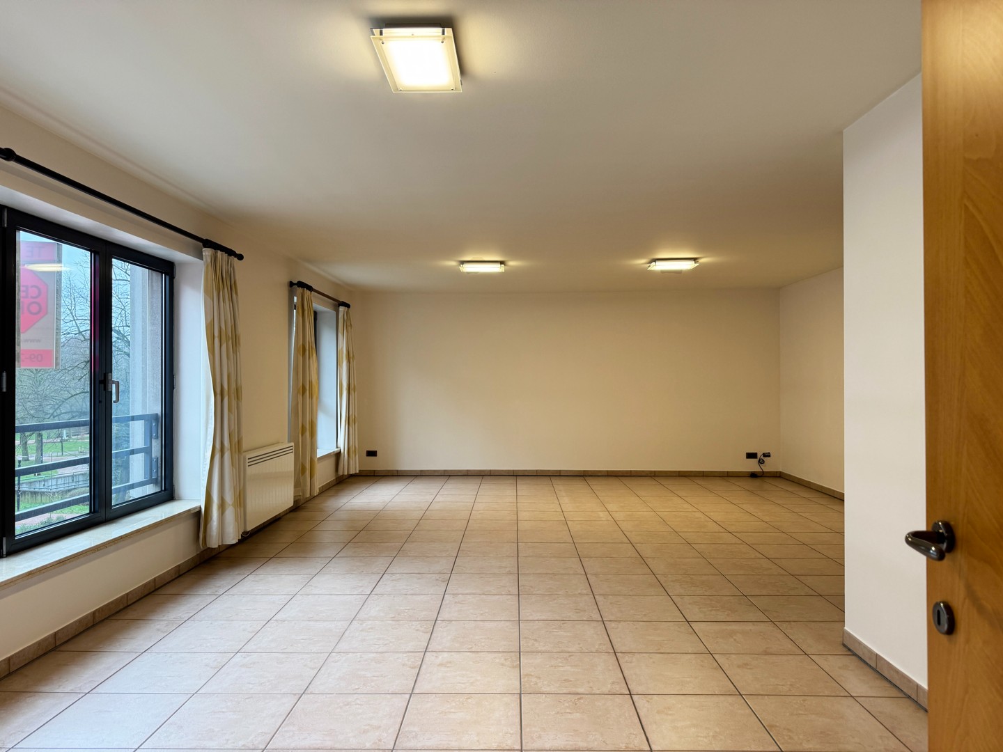 Ruim appartement met 3 slaapkamers en terras nabij het Zuid! - foto 2